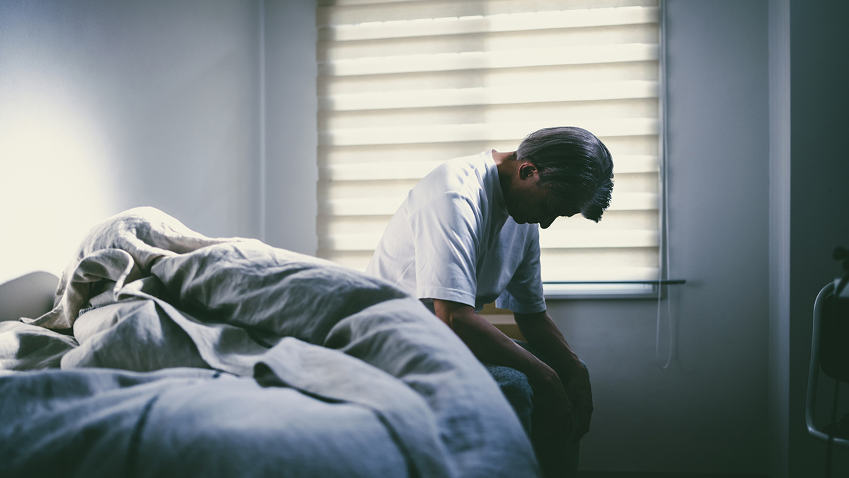 将来に不安を感じる40代男性